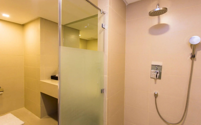 Royce Hotel & Casino