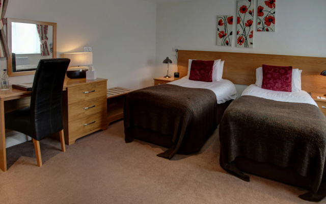 Pettifers Freehouse Hotel