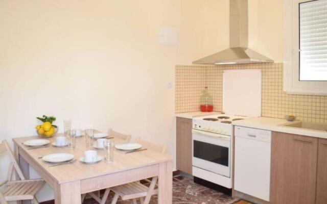 Marble Cool 2-bedroom Down Town Yard House