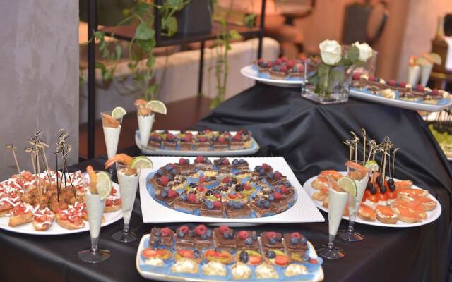 Twin Towers Hotel