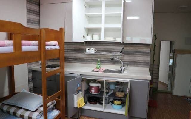 Blue Island Guesthouse - Hostel