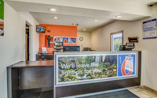Motel 6 Stockton, CA - Charter Way West - фото 2