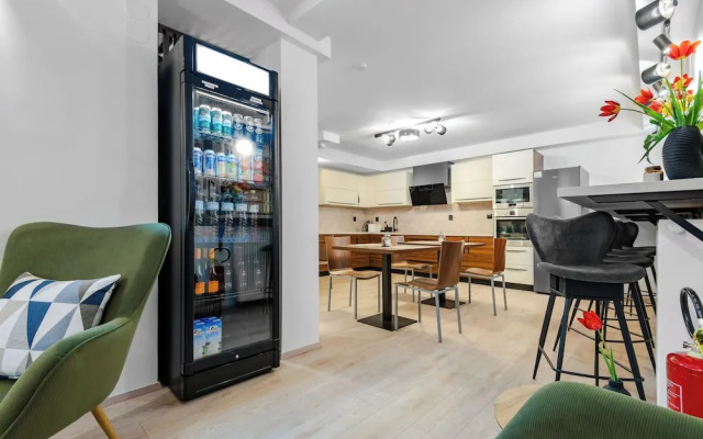 No. 28 Rooms & Apartments