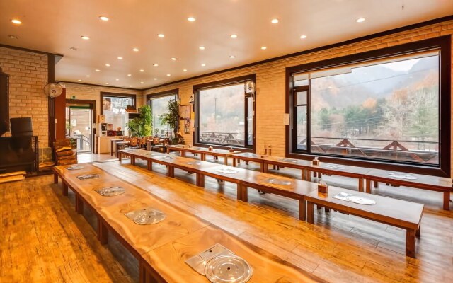 Gapyeong Under Mountain Pension