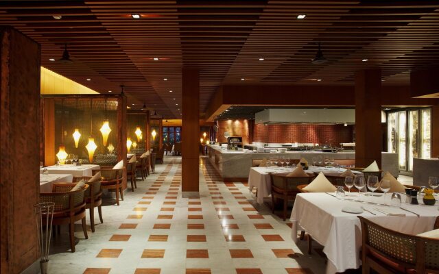 Отель Centara Grand Beach Resort Phuket