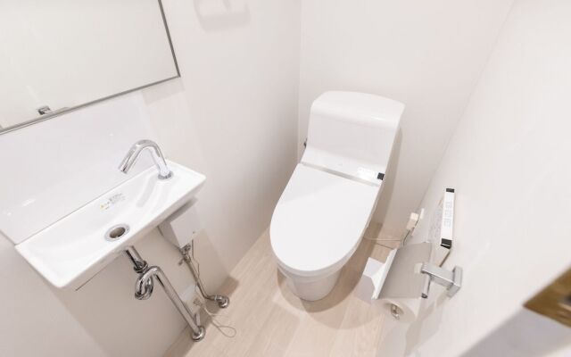 ONE WORLD Sakaisuji Hommachi