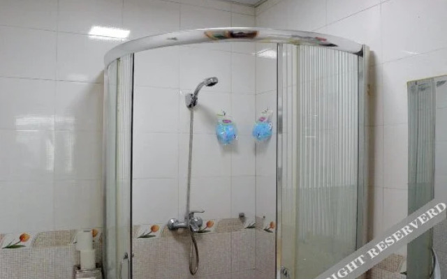 Yilongxin Business Hotel