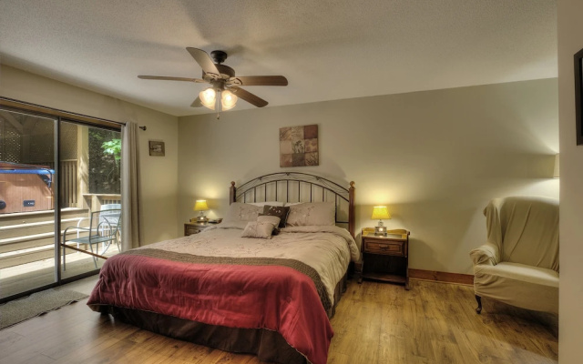 Bears Delight  320 - Three Bedroom Cabin