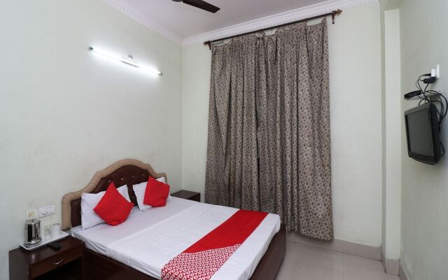 Oyo 27644 Cozycom