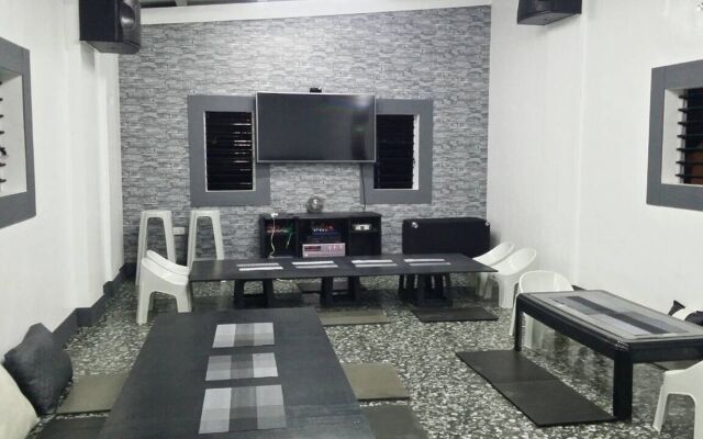 ERVoruto Hostel Makati