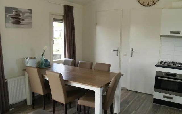 Well-kept Chalet Near the Biesbosch