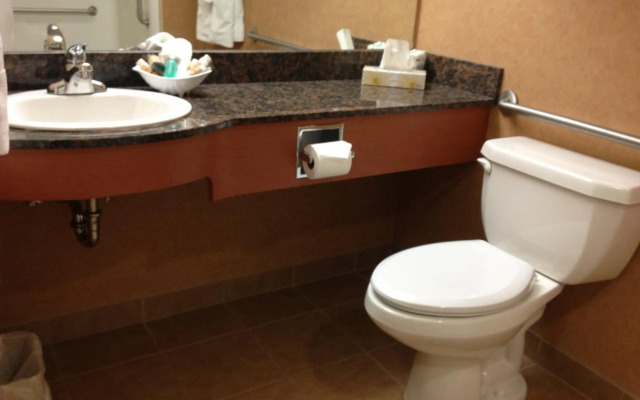 Rosslyn Inn and Suites