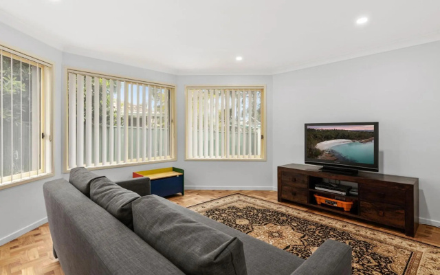 An Easy Stroll to the Water the Park and the Country Club – Guest Rooms – Sanctuary Point