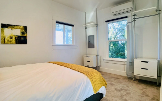 Central Queen Anne Lookout