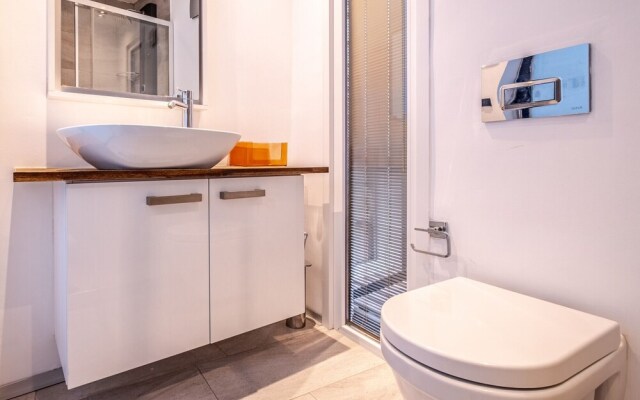 Central Flat Close to Macka Park in Visnezade