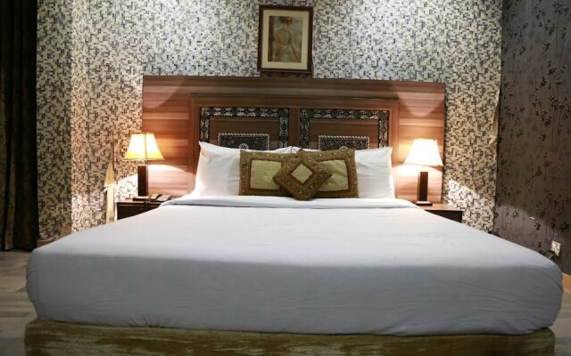 Family Hotel Davis Road Lahore