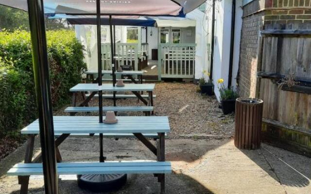 The Roebuck - Travel accommodation