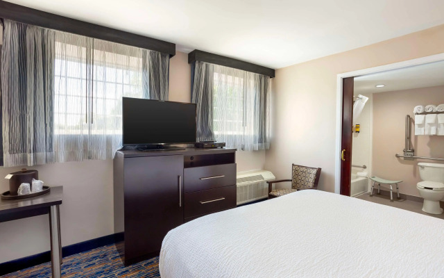 Best Western Plus Fairfield Hotel
