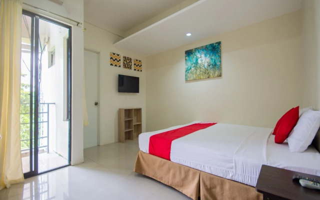 OYO 707 908 Salinas Suites