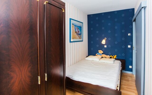 Cozy Coastal Flat w/ Views