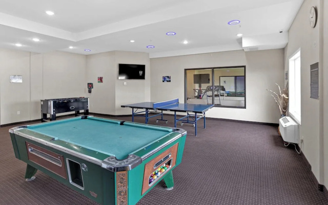 Duvernay Inn & Suites