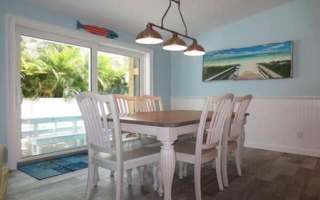 Lizzie Lu's Island Retreat