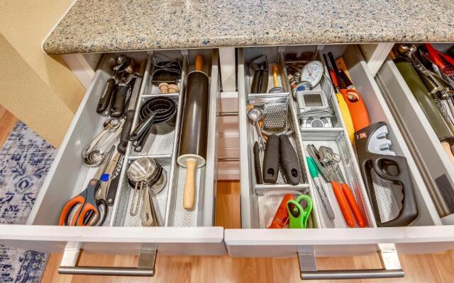 Pat's Paradise - 7030N