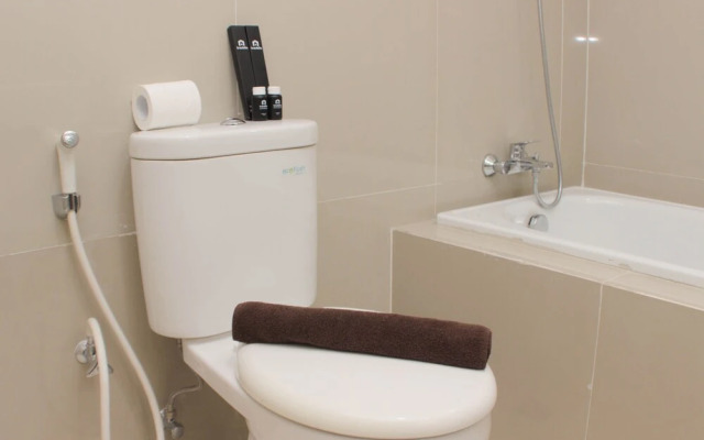 Spacious And Elegant Studio Azalea Suites Apartment