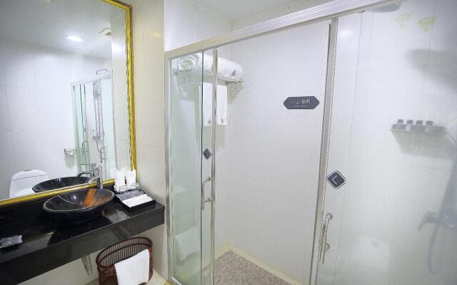 Chonpines Hotels·Zhongshan Xiaolan LRT Station