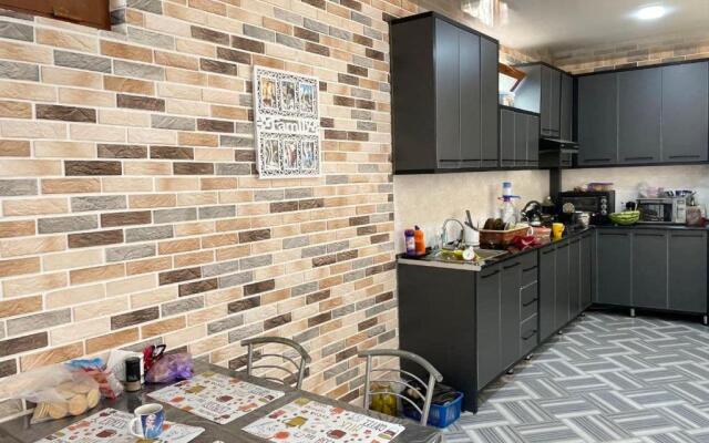 Chinara Guest House Airport