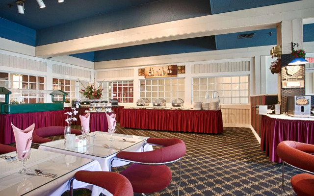 Golden Sails Hotel