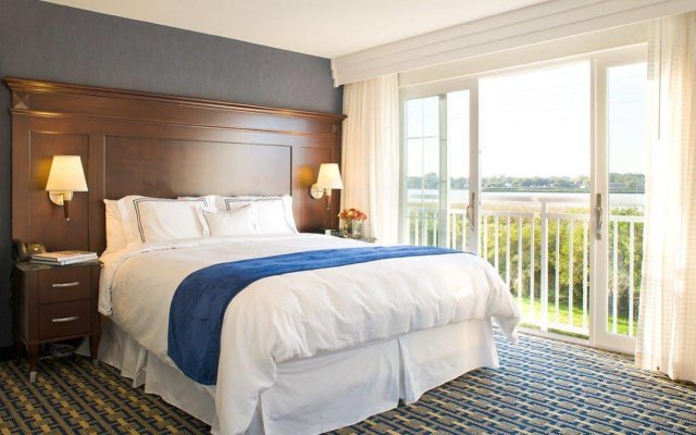 Newport Beach Hotel & Suites