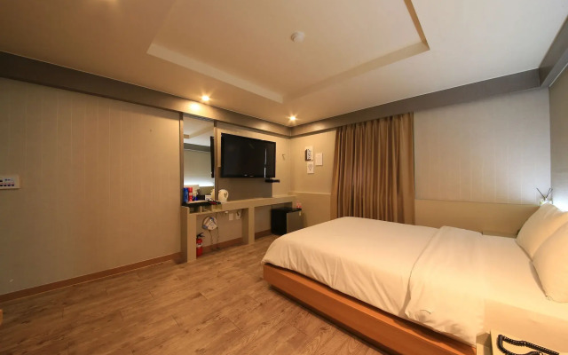 Hotel M Story