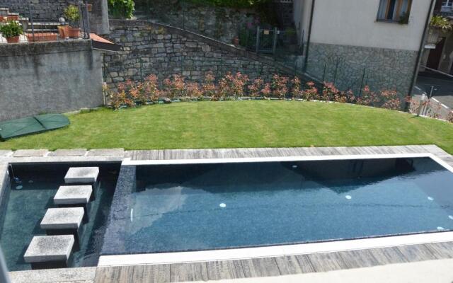 Lescen White Residence - Lake View