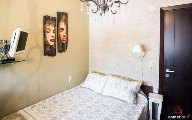 Deluxe Suite By Homebrain