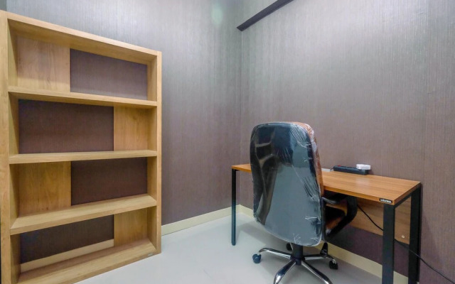 Comfort 1BR with Study Room Green Pramuka Apartment