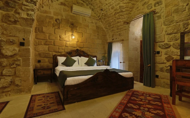 Aryan Otel
