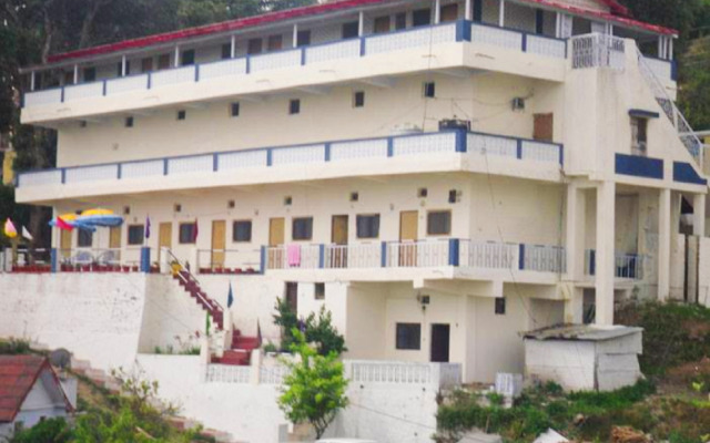 Goroomgo Tribhvan Ranikhet