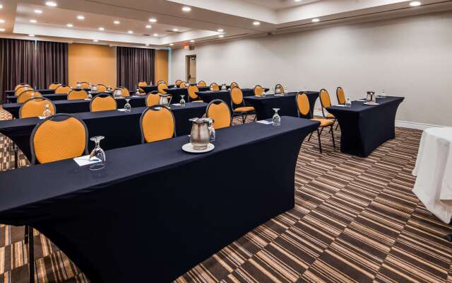 Best Western Premier Toronto Airport Carlingview Hotel