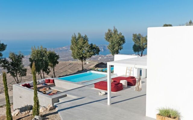 Santorini Heights Suites