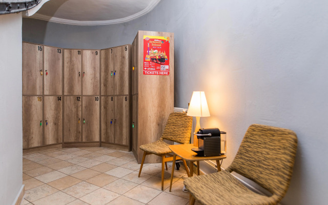 2B Hostel & Rooms