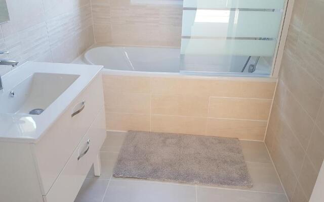 Maison Neuve Moderne