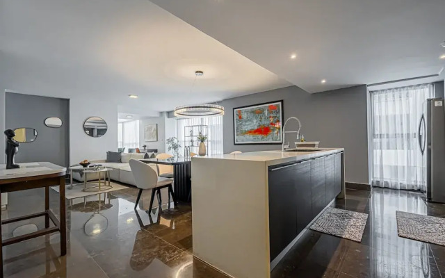 w Majestic 2BR w Perfect Balcony in YOO