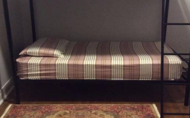 Belmont Hostel - O'Hare Blueline