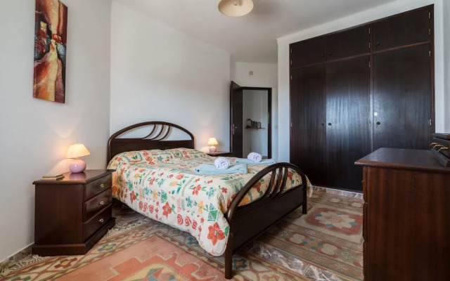 Inviting 4-bed Villa in Burgau With Private Pool