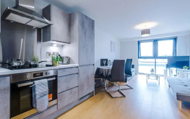 ✰Spacious & Modern 2 Bed Apt, 5 Mins from Leeds!
