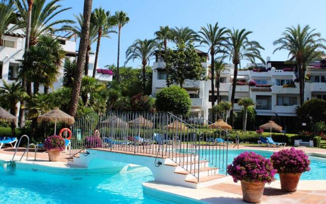 Alcazaba Beach Apartment 3302