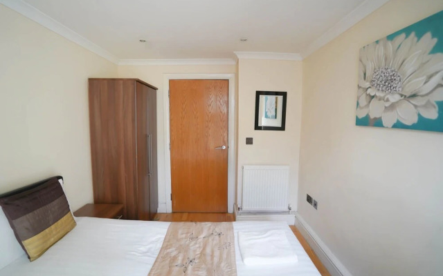 Lovely Balcony Apartment - Central London