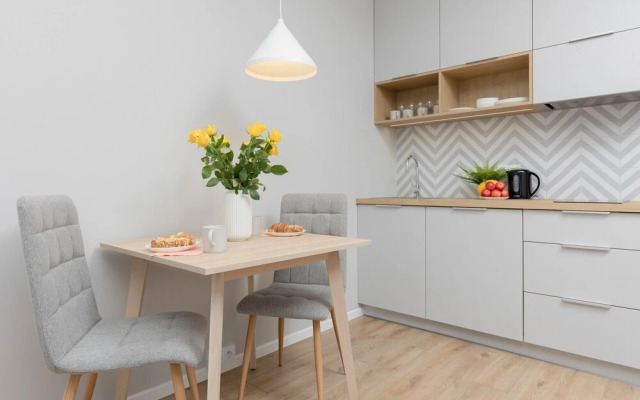 Nocznickiego Studios, Balcony by Renters