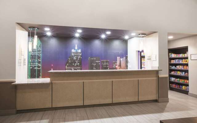 La Quinta Inn & Suites by Wyndham Mansfield TX